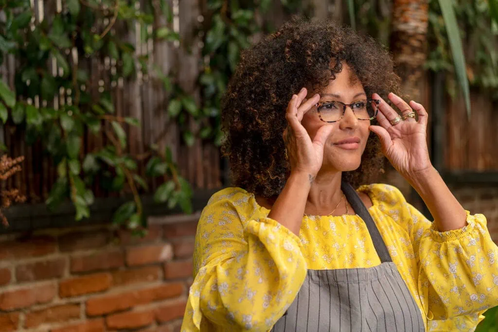 ThinOptics Connect campaign featuring ultra-portable reading glasses in everyday moments